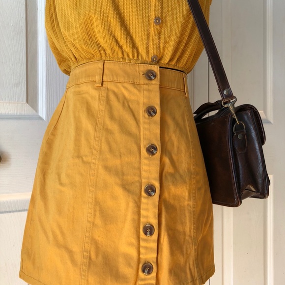 Button Up Skirt 🌻 - Picture 2 of 4